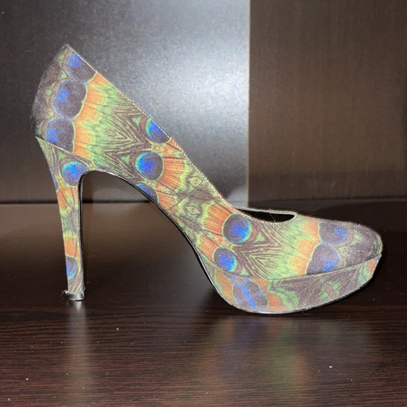 Nine West Makaylao peacock pattern pumps - Picture 2 of 5